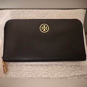 Tory Burch Robinson Zip Continental Black Long Wallet with Gold Zipper